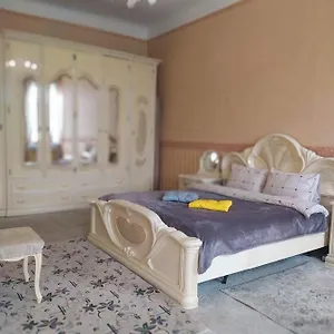 в самом центре столицы. Киев